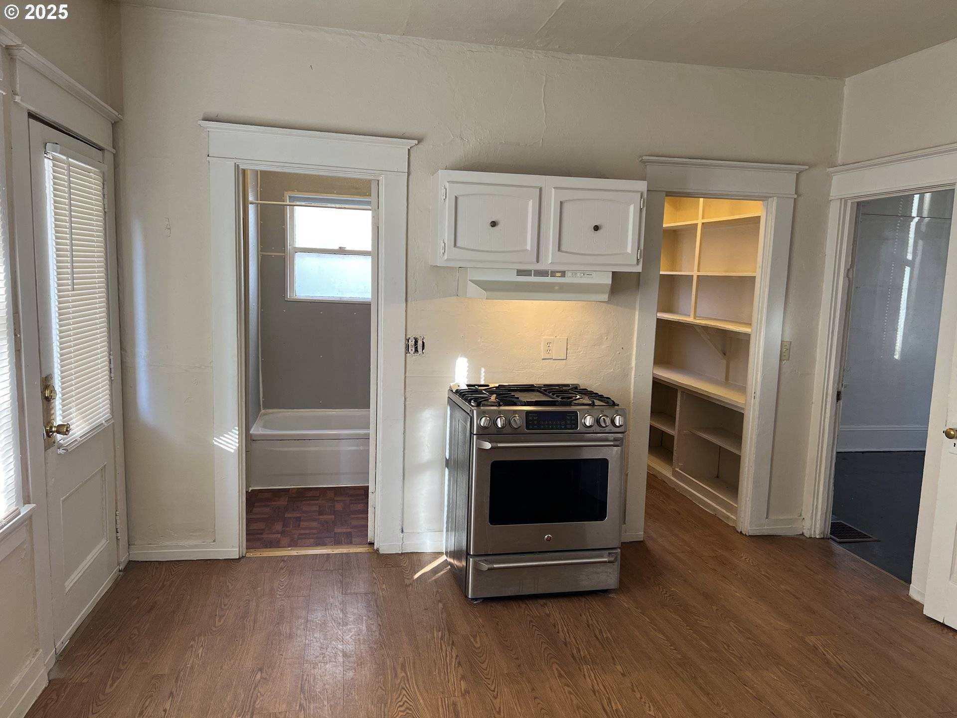 Portland, OR 97211,903 NE PRESCOTT ST