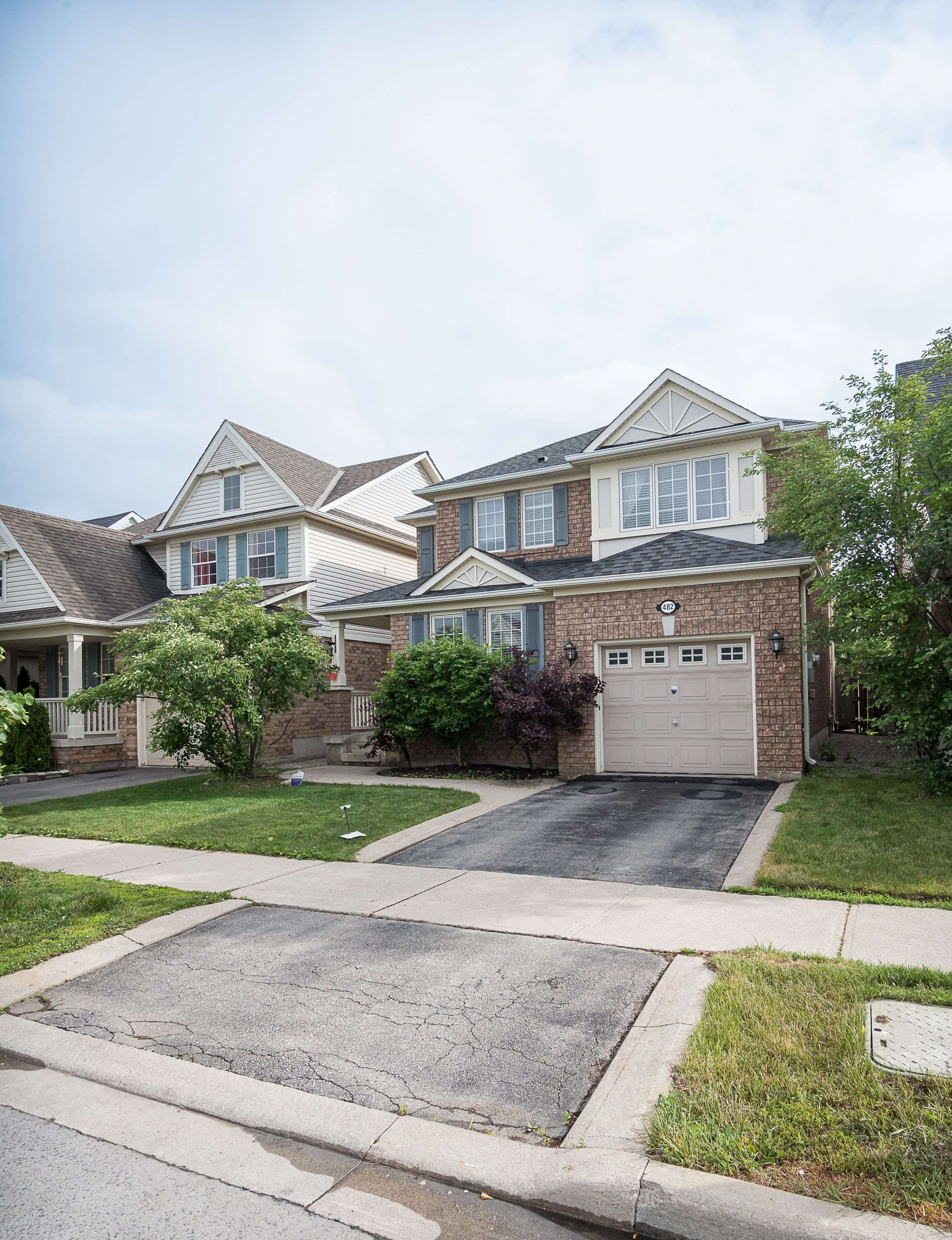 Milton, ON L9T 5K1,482 Trudeau DR