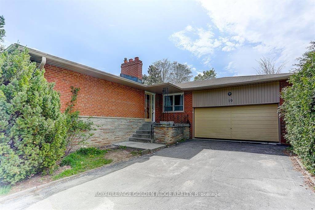 Toronto C15, ON M2K 1L8,19 Morewood CRES