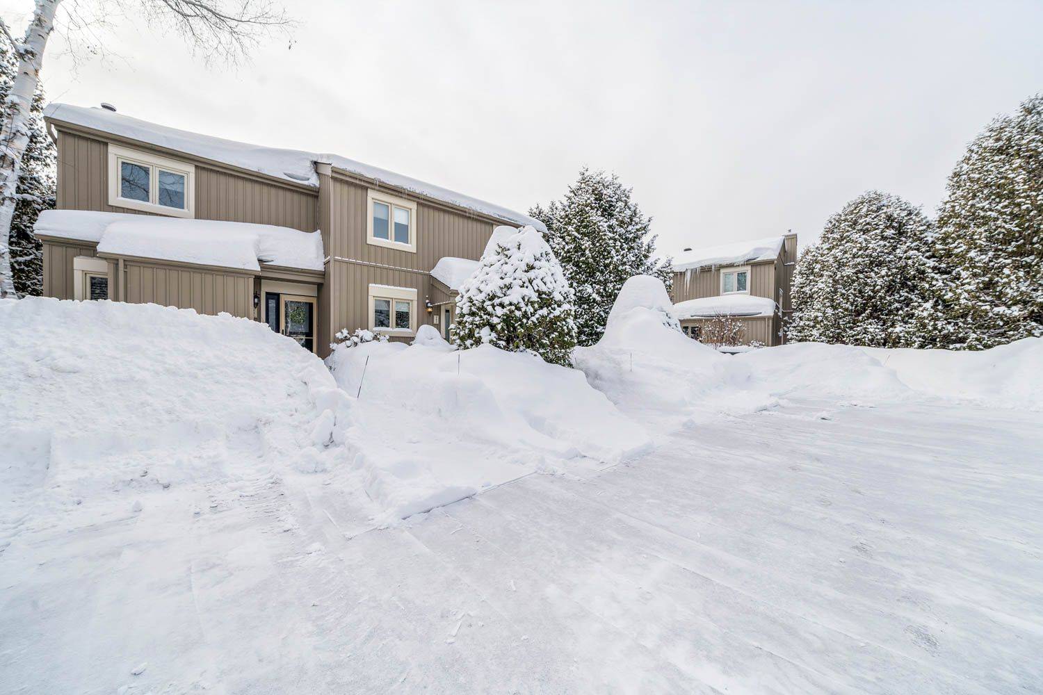 Collingwood, ON L9Y 5B4,562 Oxbow CRES #2