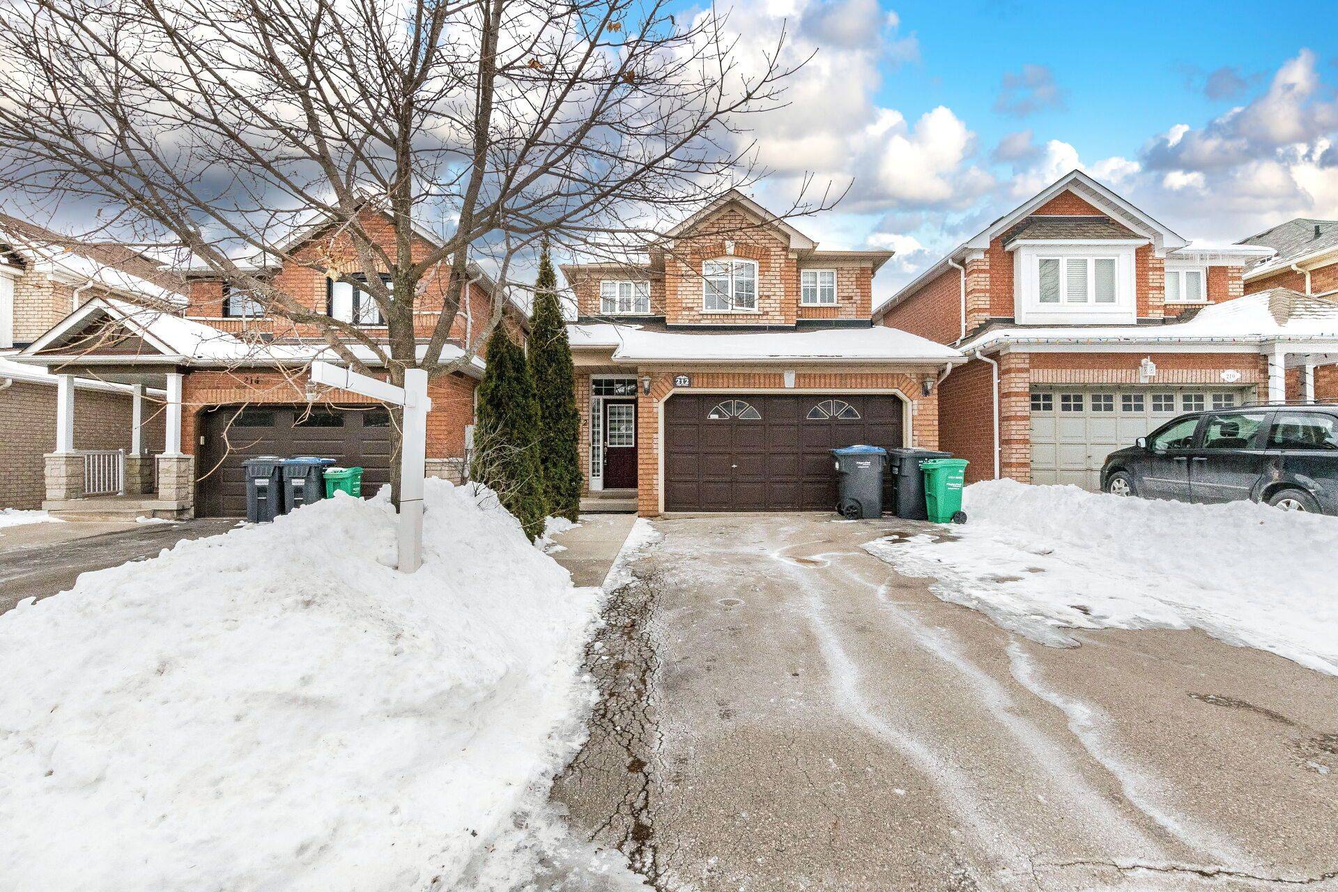 Brampton, ON L7A 1N6,212 Twin Pines CRES