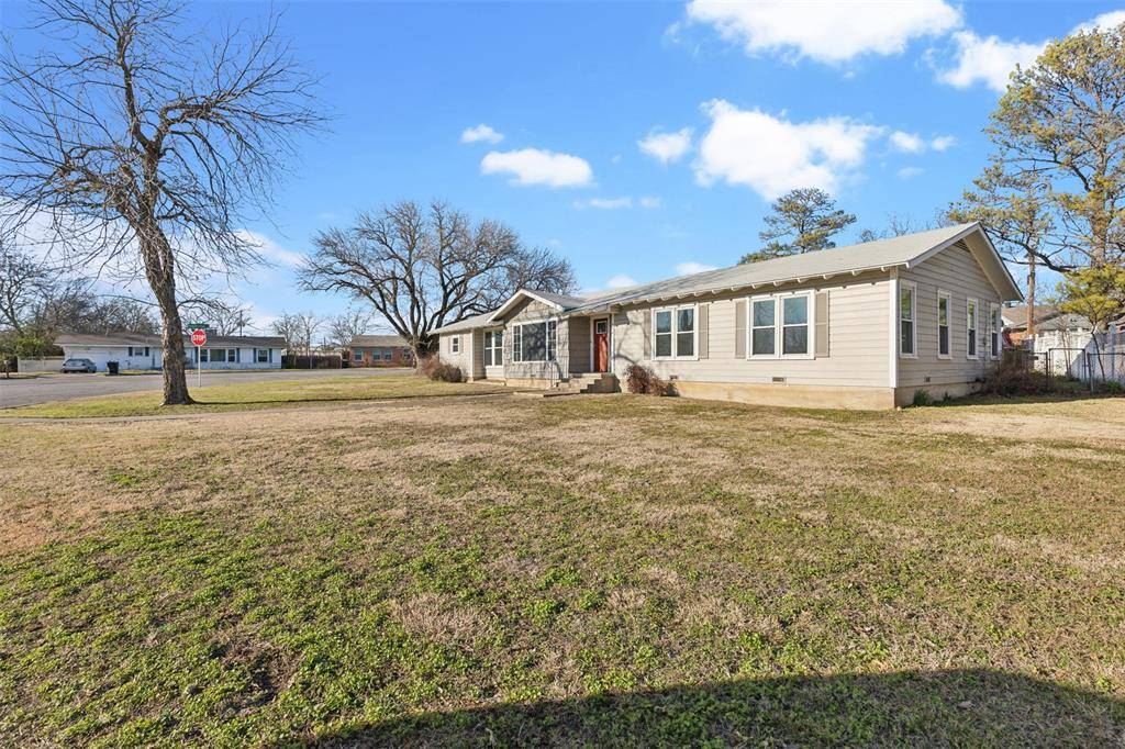 Cleburne, TX 76033,214 Circle Drive