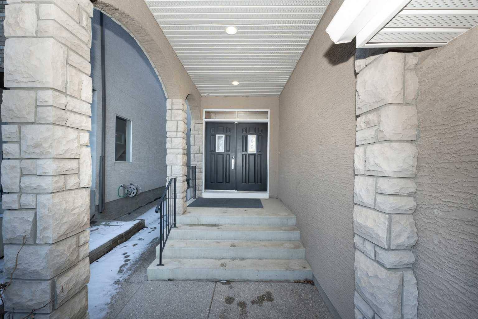 Calgary, AB T3R 1R7,214 Sherwood CIR NW