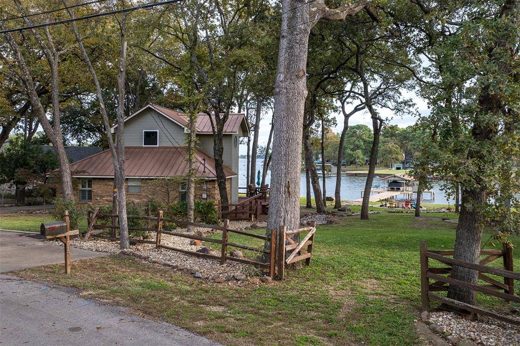 Tool, TX 75143,1517 Oak Shore Drive