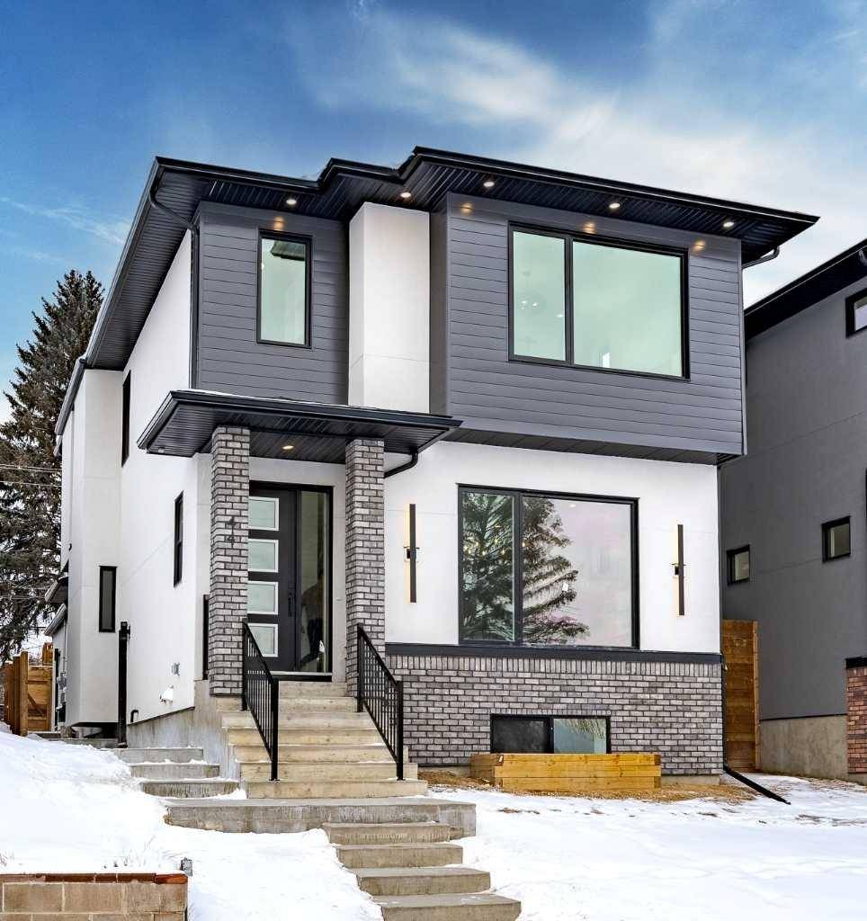 Calgary, AB T2L 0P9,44 Collingwood PL NW