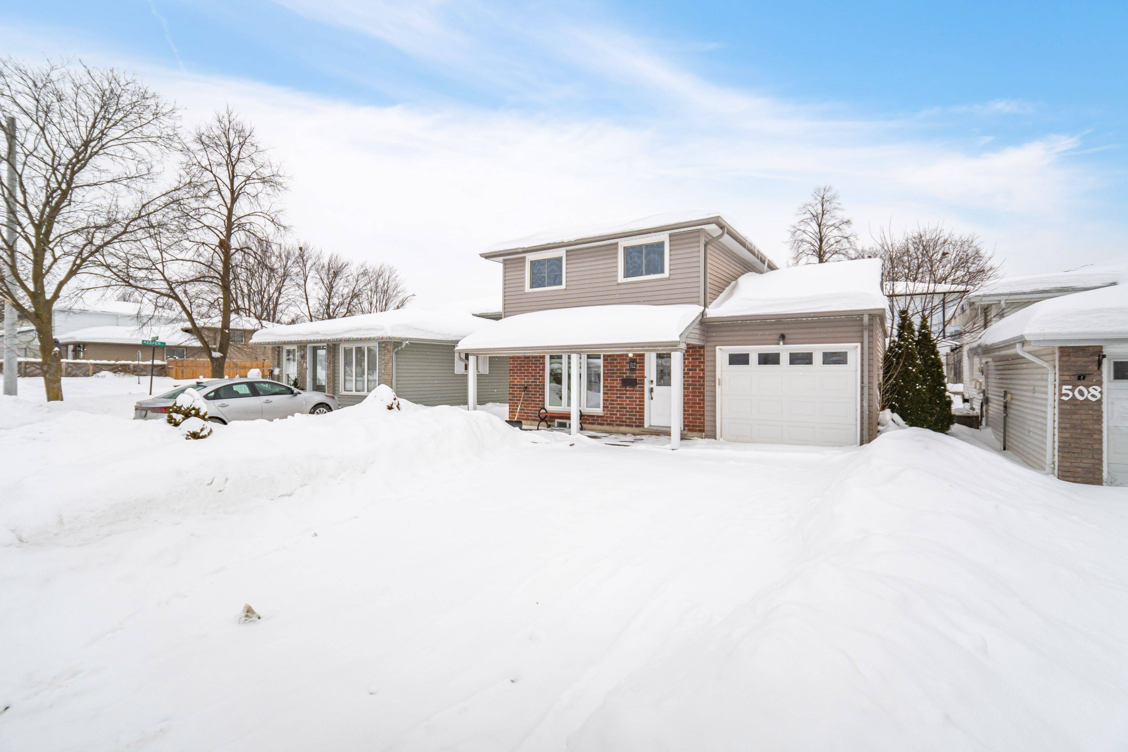 Cambridge, ON N3H 4X5,512 Pinetree CRES