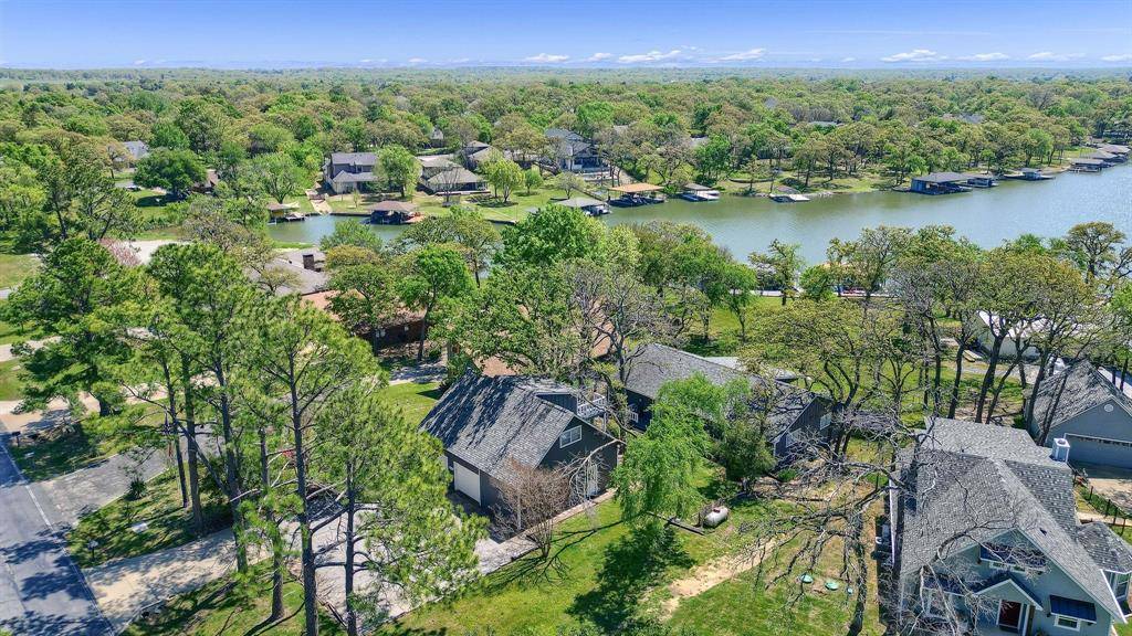 Lake Kiowa, TX 76240,1214 Kiowa Drive E