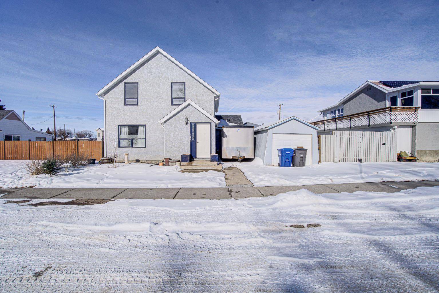 Claresholm, AB T0L 0T0,320 55 AVE W