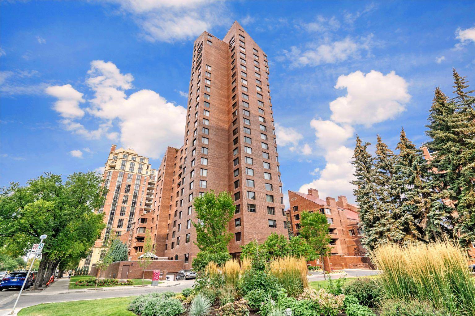 500 Eau Claire AVE SW #702E, Calgary, AB T2P3R8