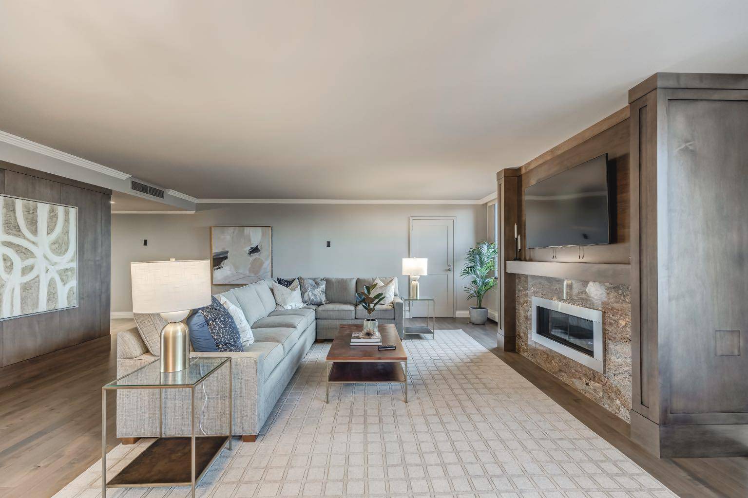 500 Eau Claire AVE SW #702E, Calgary, AB T2P3R8