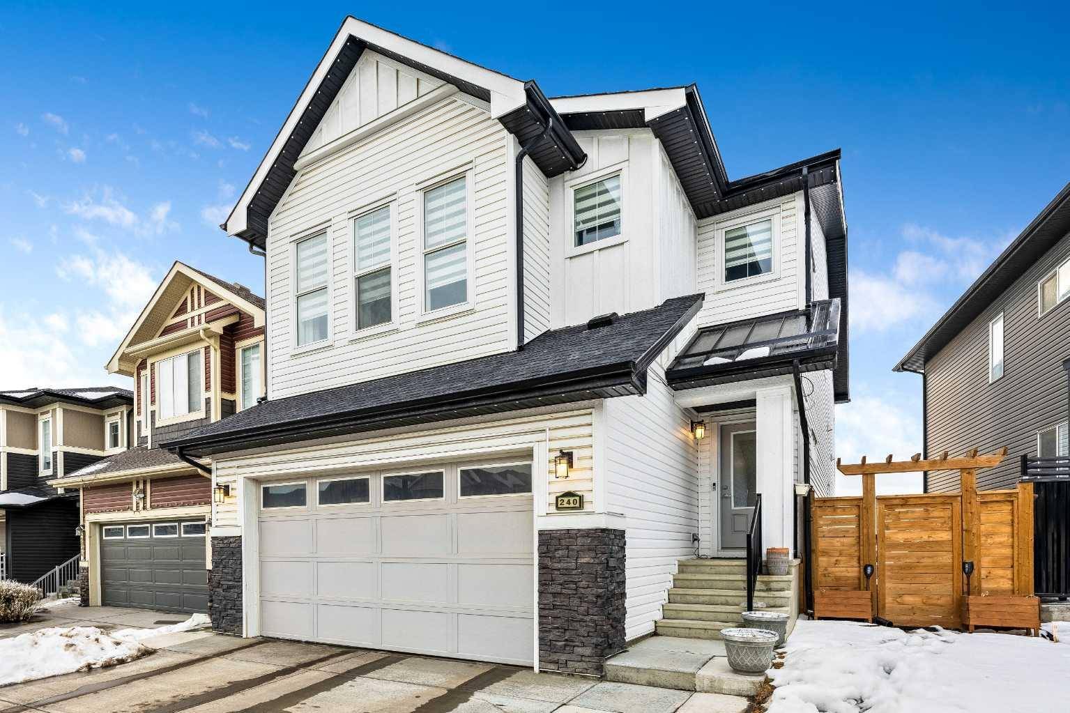 Calgary, AB T3P 1M8,240 Lucas CRES NW