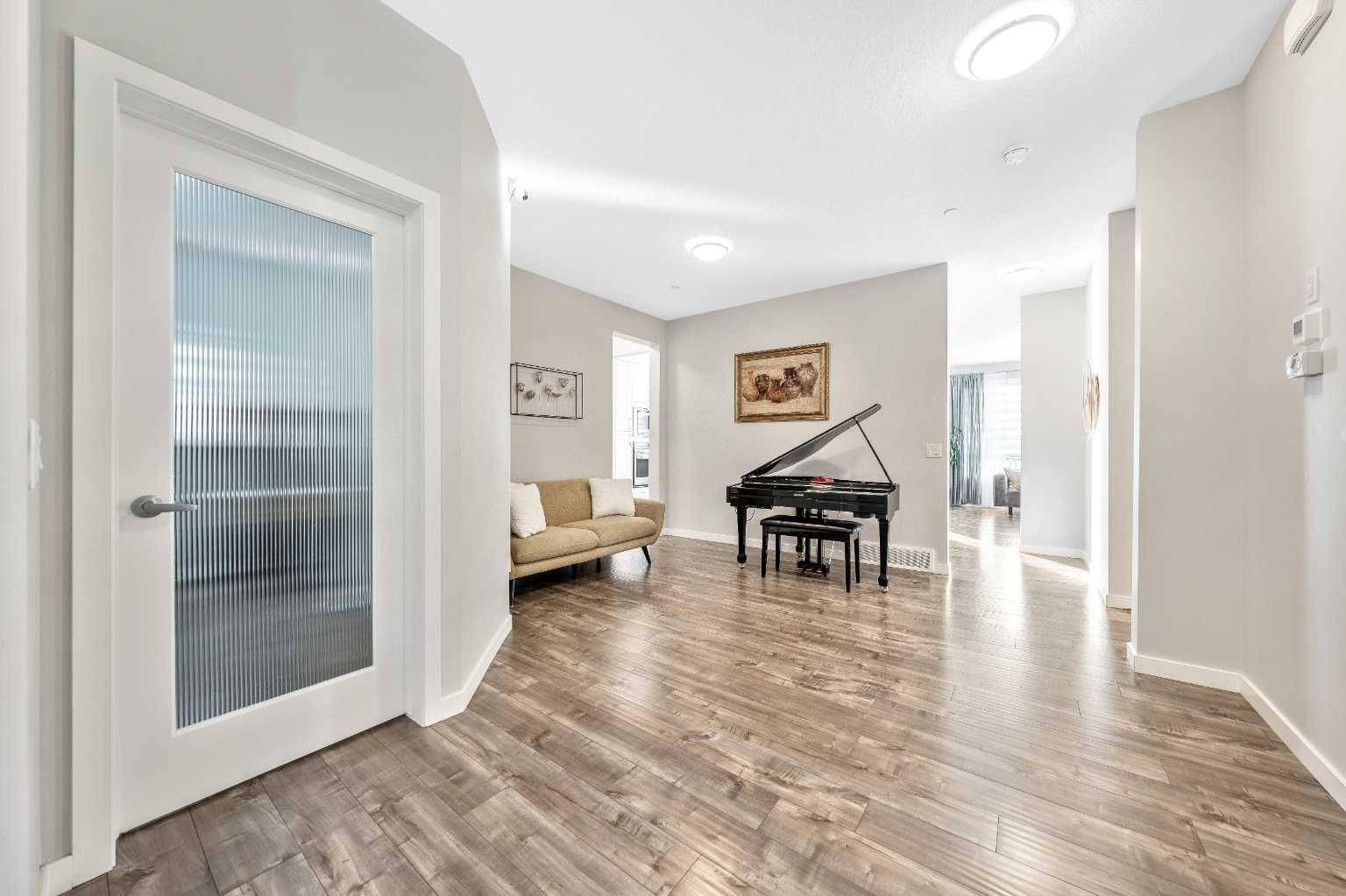 Calgary, AB T3P 1M8,240 Lucas CRES NW