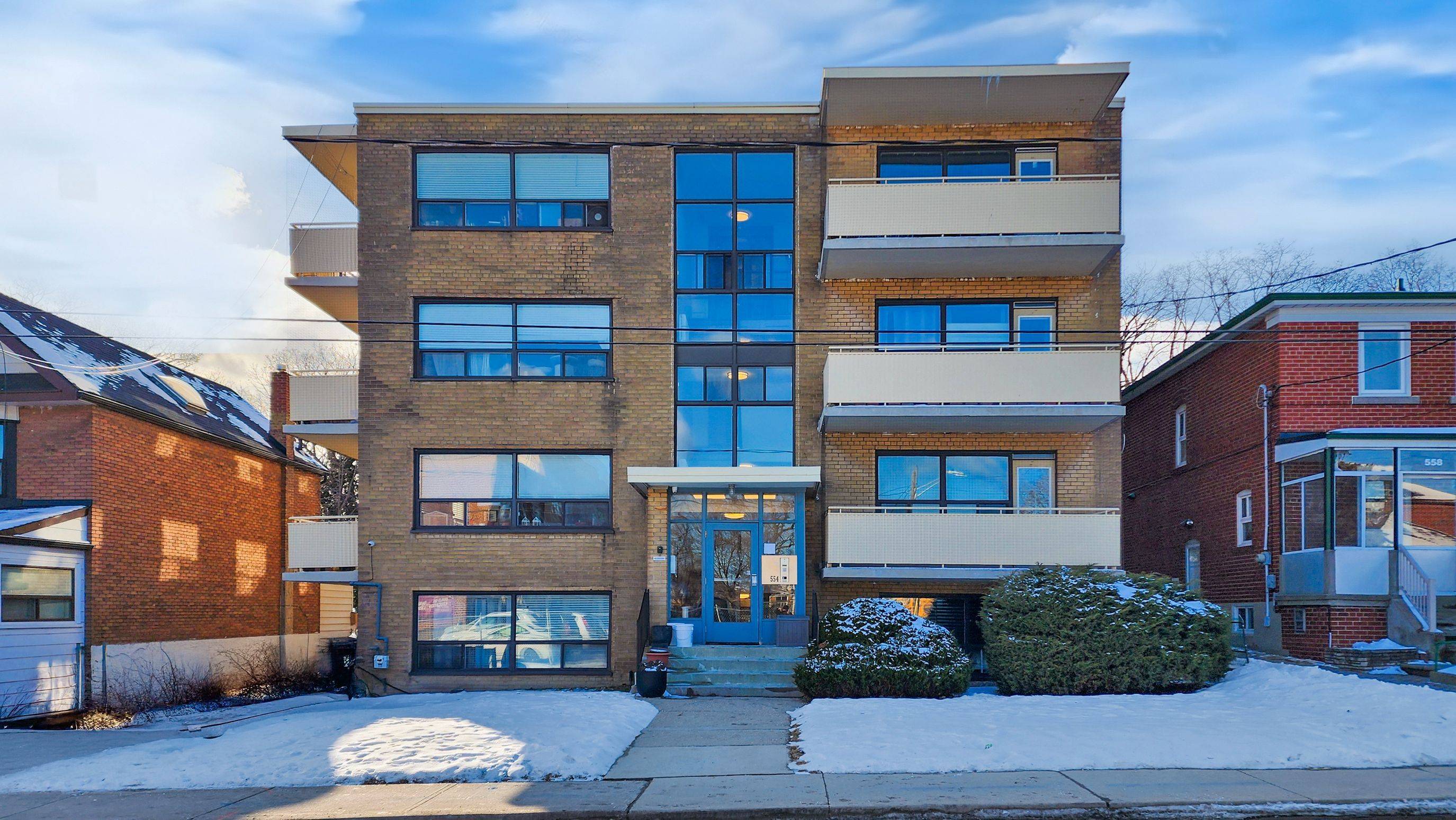 Toronto W03, ON M6E 4M1,554 Harvie AVE #14