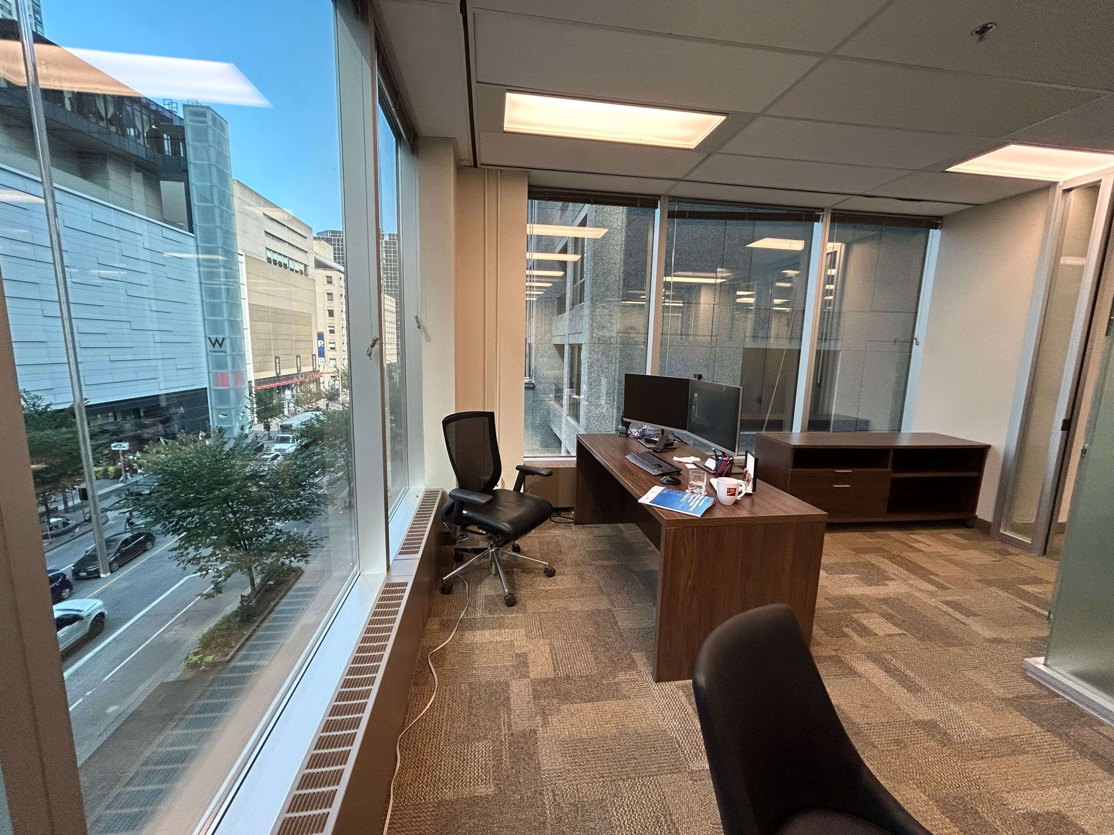Toronto C08, ON M4W 3H1,33 Bloor ST E #304