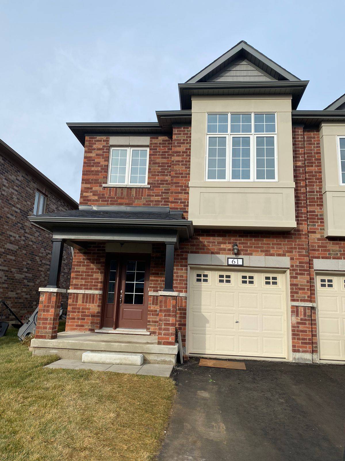 Thorold, ON L2V 0L4,61 Sapphire WAY