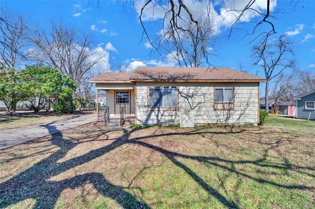 Clifton, TX 76634,1107 W Pecan Street