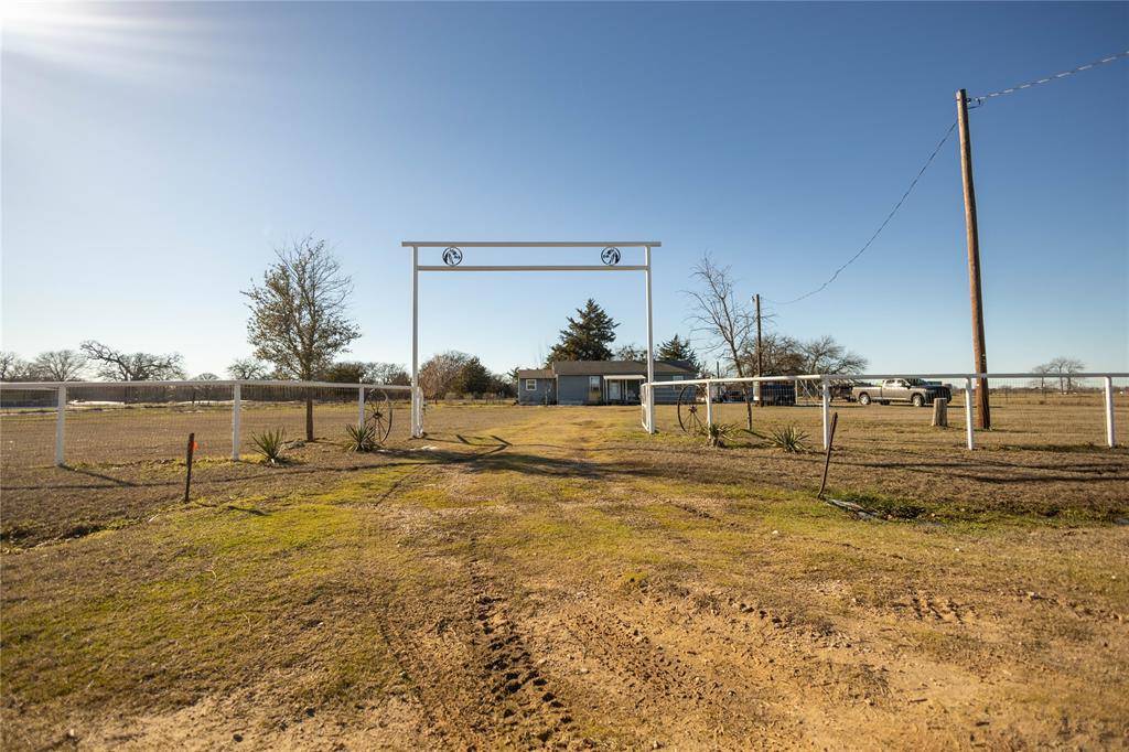 Telephone, TX 75488,706 County Road 2295