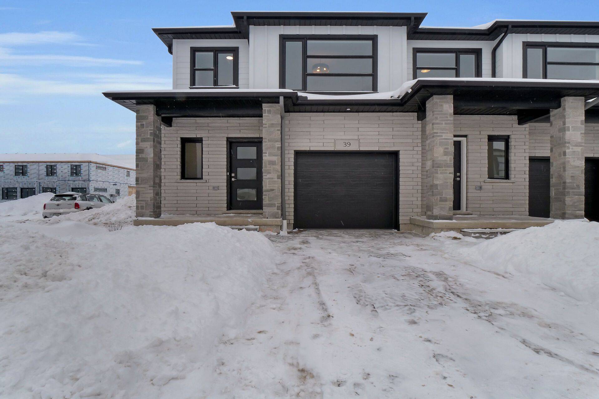 London, ON N6G 3Z5,2700 Buroak DR #39