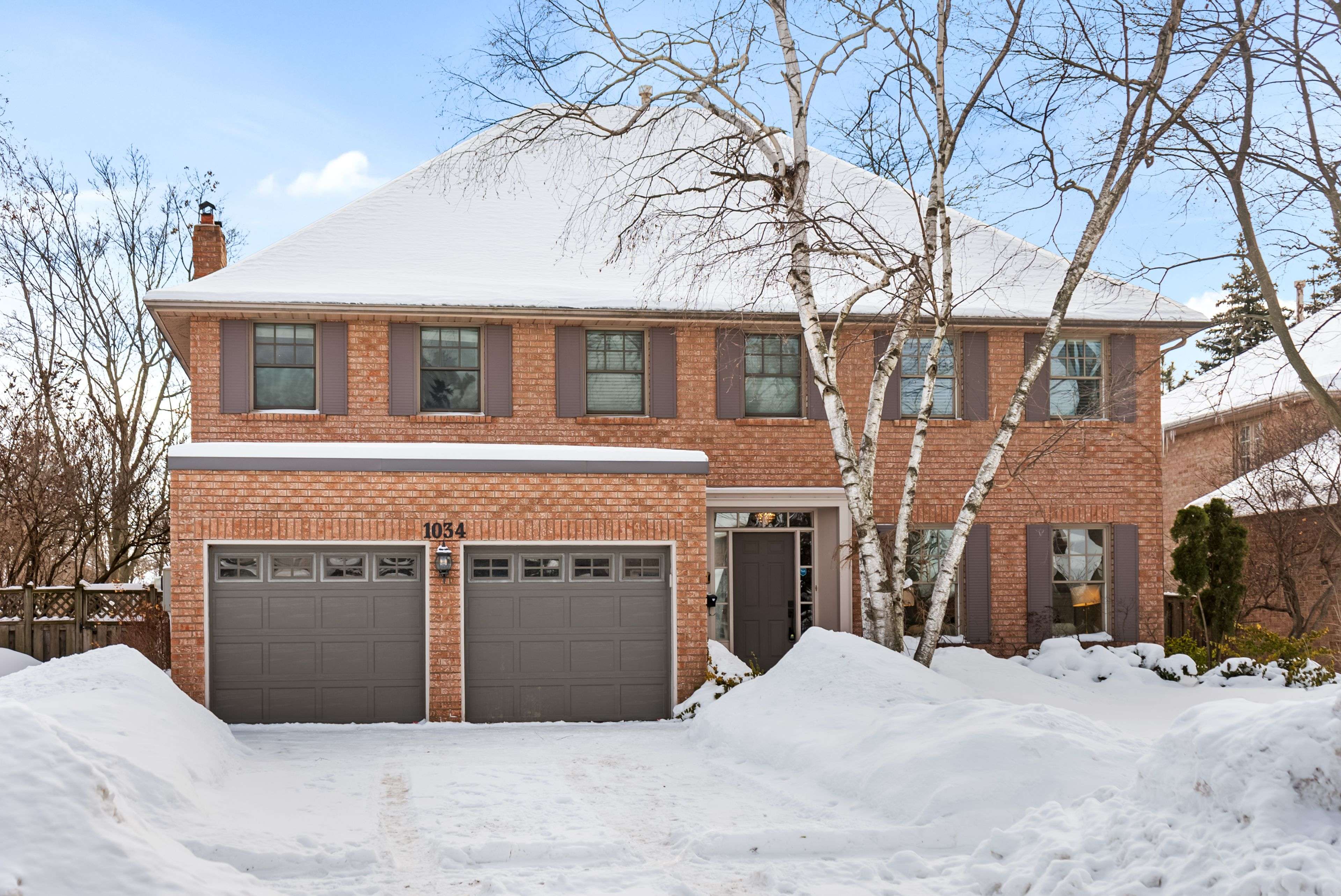 Oakville, ON L6M 1J7,1034 Oak Meadow RD