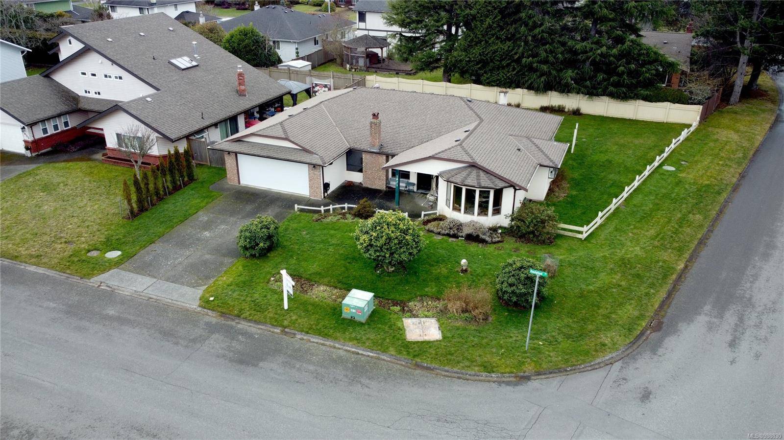 Saanich, BC V8N 6E4,1821 Knutsford Pl