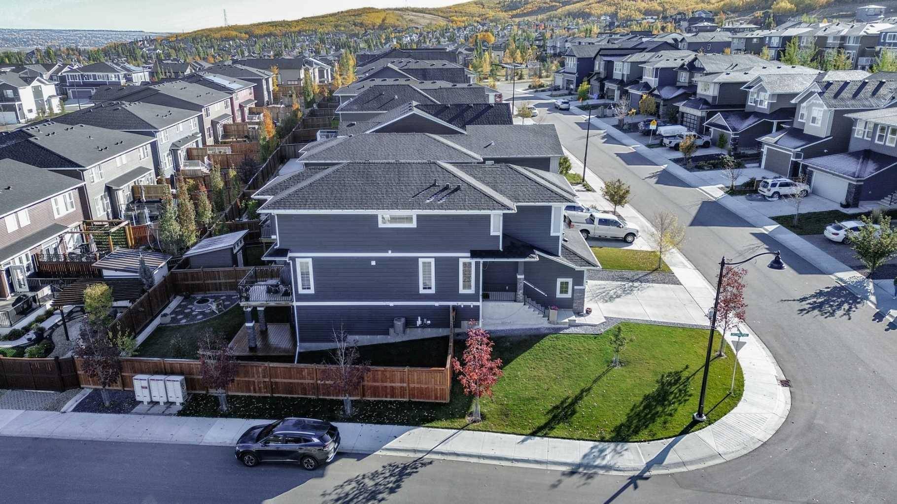 Calgary, AB T3B 6G9,51 Crestbrook Link SW