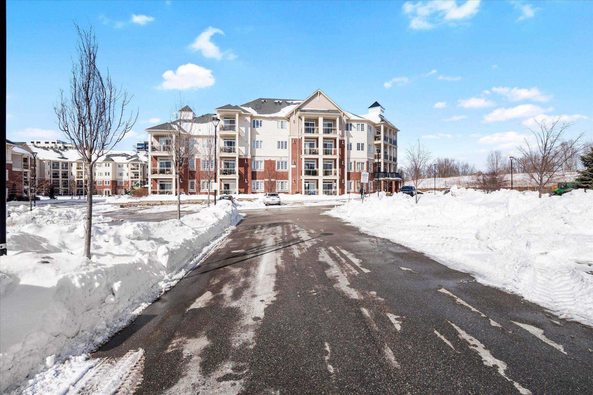 Clarington, ON L1C 0V4,80 Aspen Springs DR #227