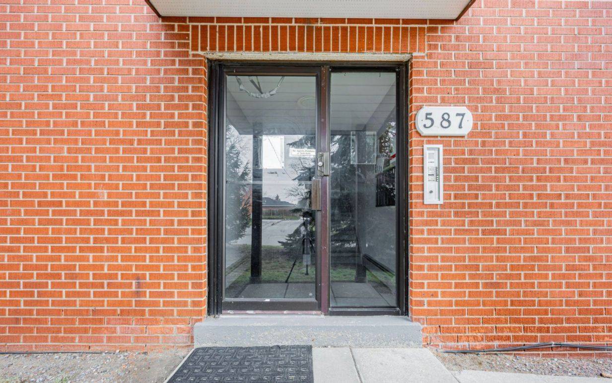 Oshawa, ON L1G 1W7,587 Digby AVE #4