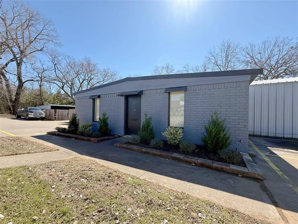 Denison, TX 75020,806 W Coffin Street