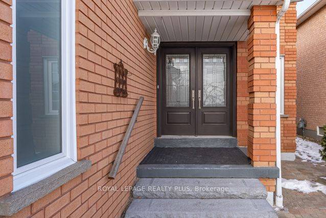 Mississauga, ON L5V 1T5,1429 Willowvale GDNS