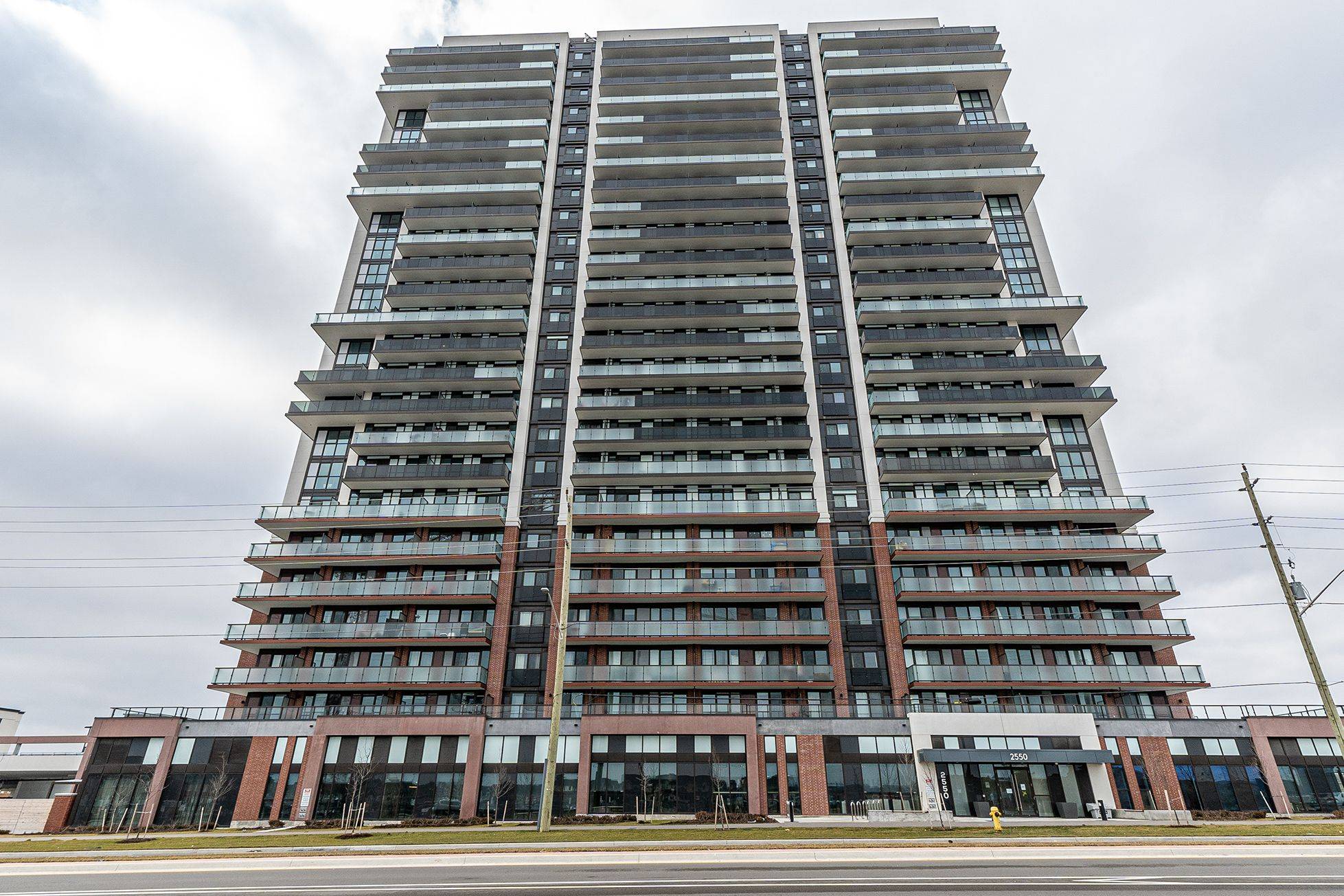 Oshawa, ON L1L 0R5,2550 Simcoe ST N #2015