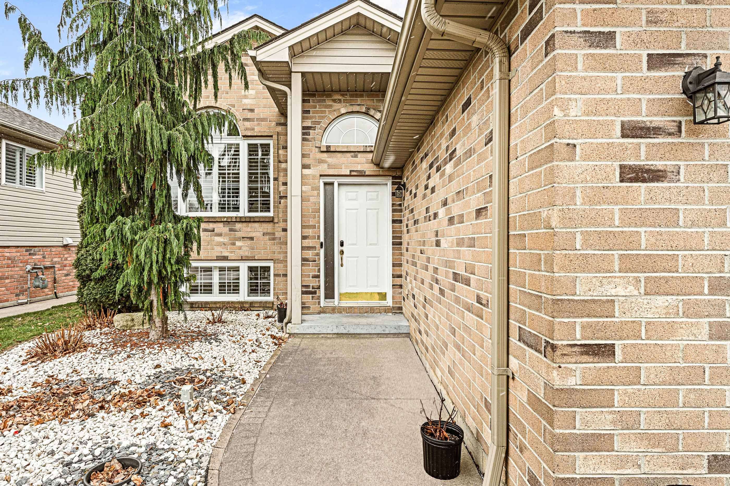 Lakeshore, ON N8L 0W5,1119 Monarch Meadows DR