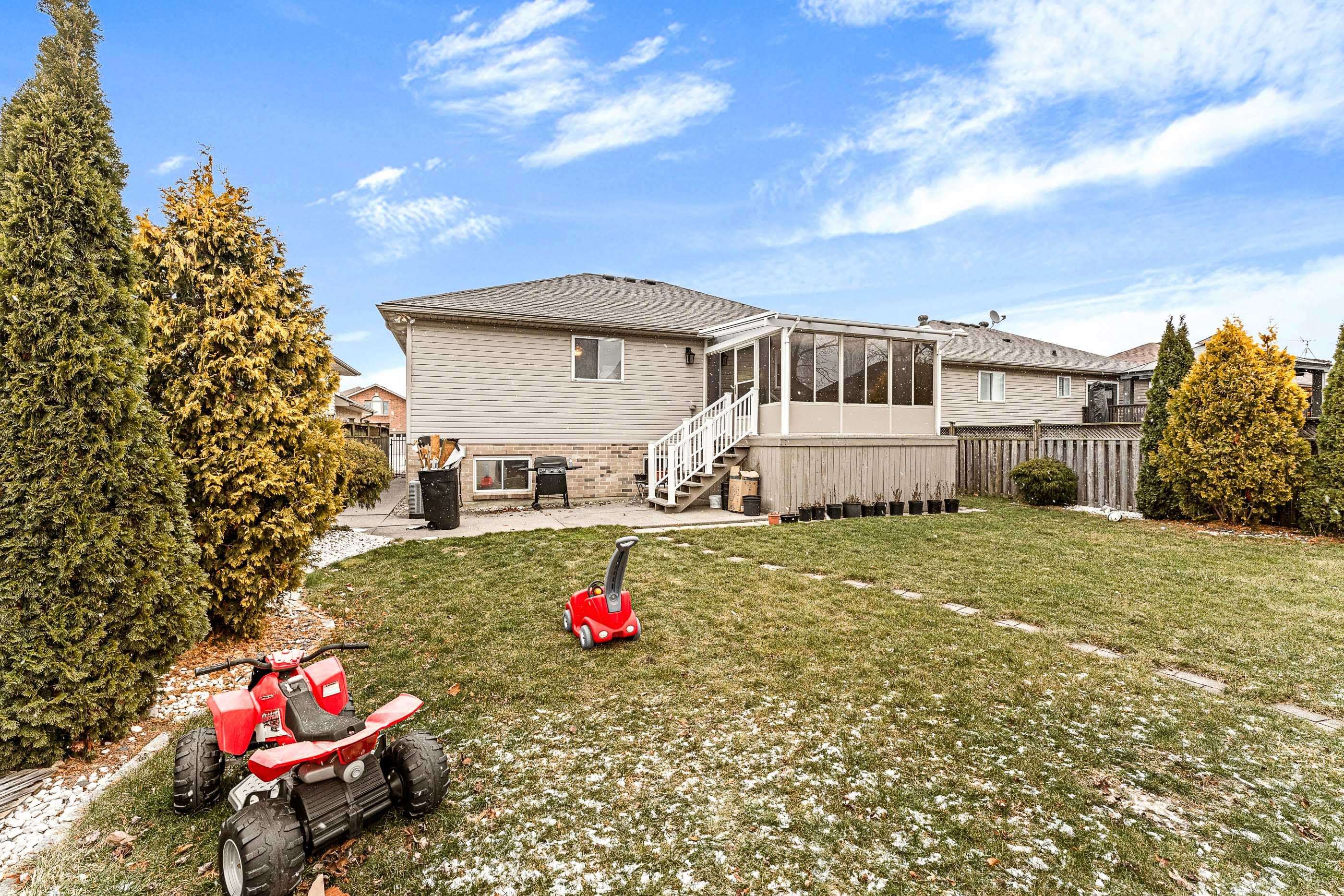 Lakeshore, ON N8L 0W5,1119 Monarch Meadows DR