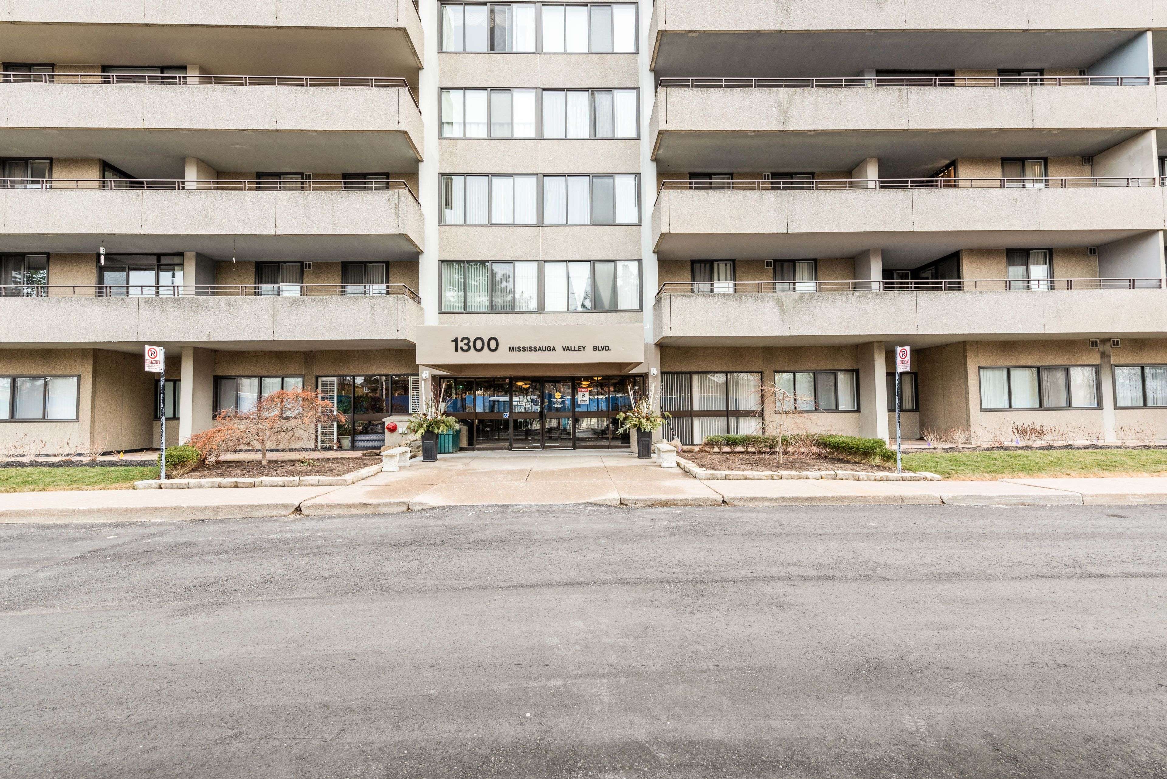 Mississauga, ON L4Y 3Z2,1300 Mississauga Valley BLVD #201