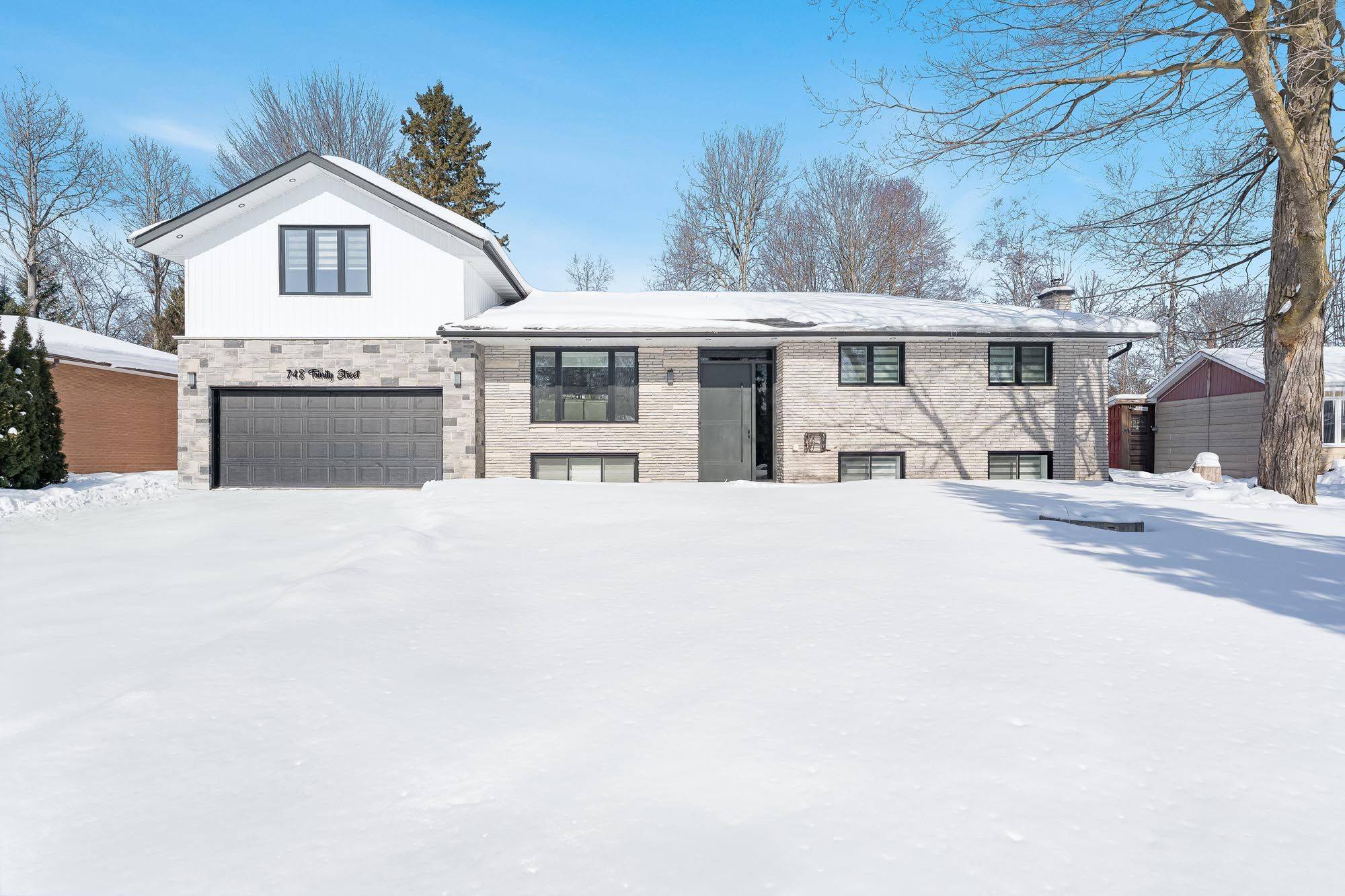 Innisfil, ON L9S 2G8,748 Trinity ST