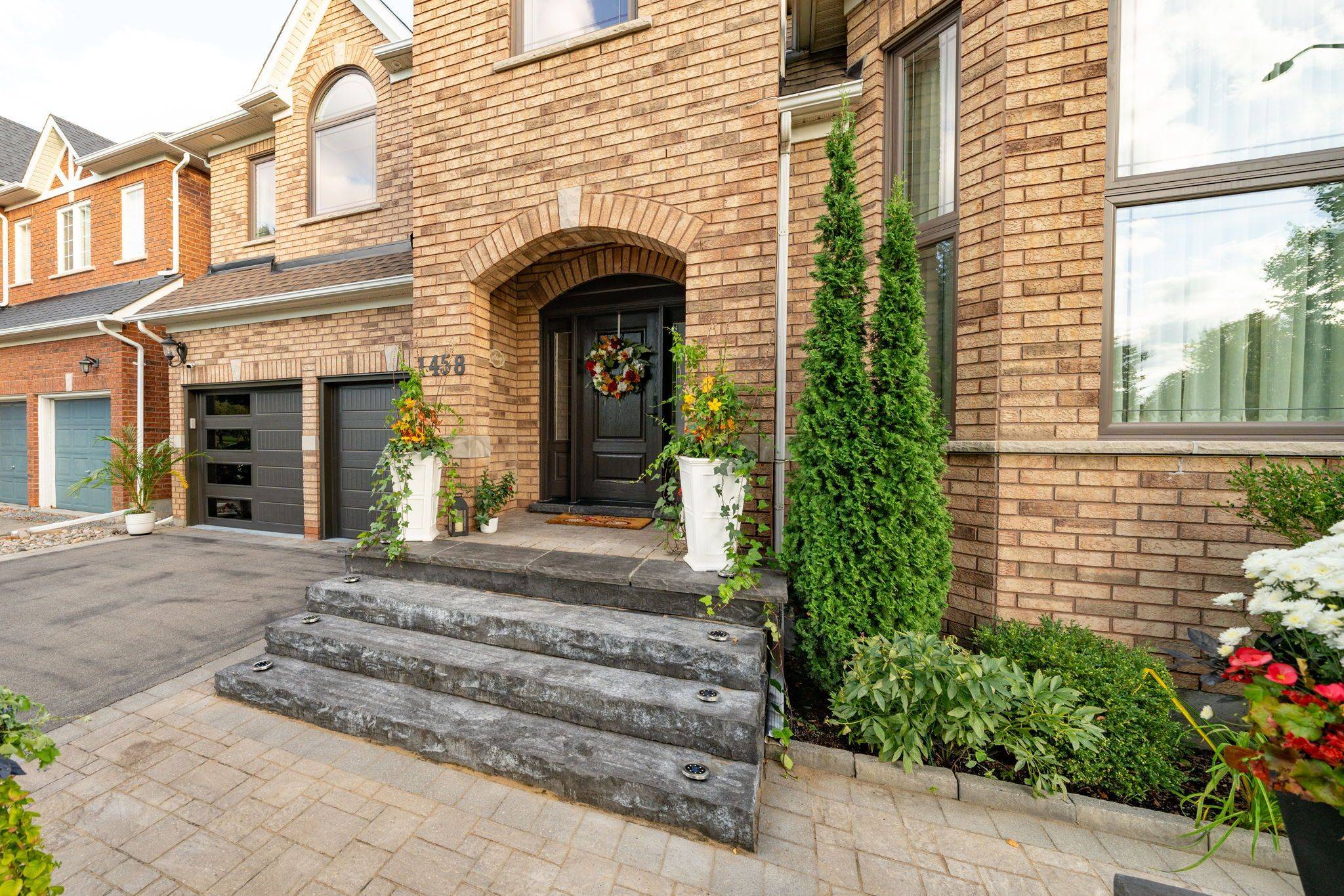 Mississauga, ON L5N 7Z1,1458 Samuelson CIR