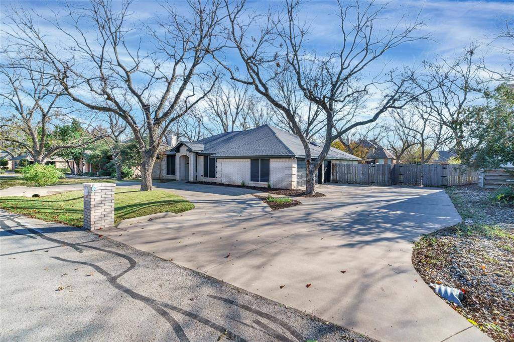 Granbury, TX 76049,8921 N Longwood Drive