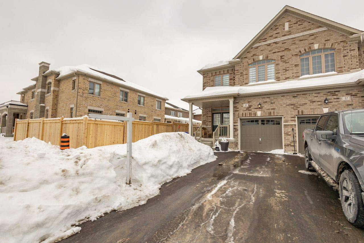 Bradford West Gwillimbury, ON L3Z 2A6,13 FERRAGINE CRES