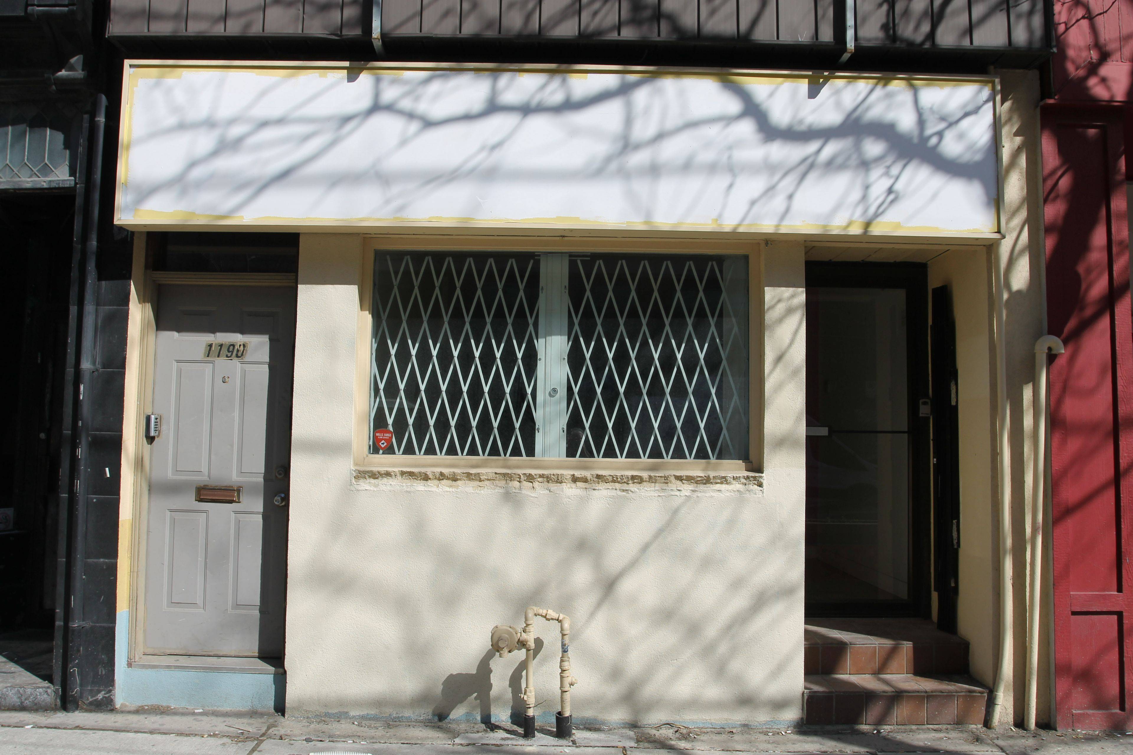 Toronto C01, ON M6J 1J6,1190 Queen ST W