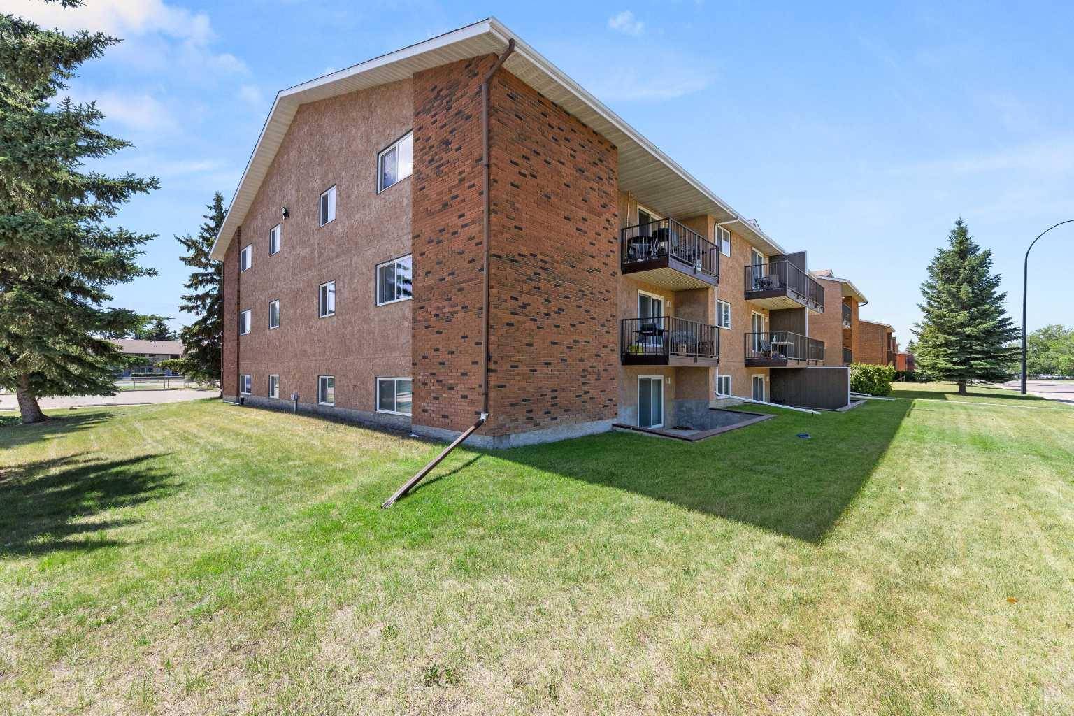 Red Deer, AB T4R 1V3,27 Bennett ST #206