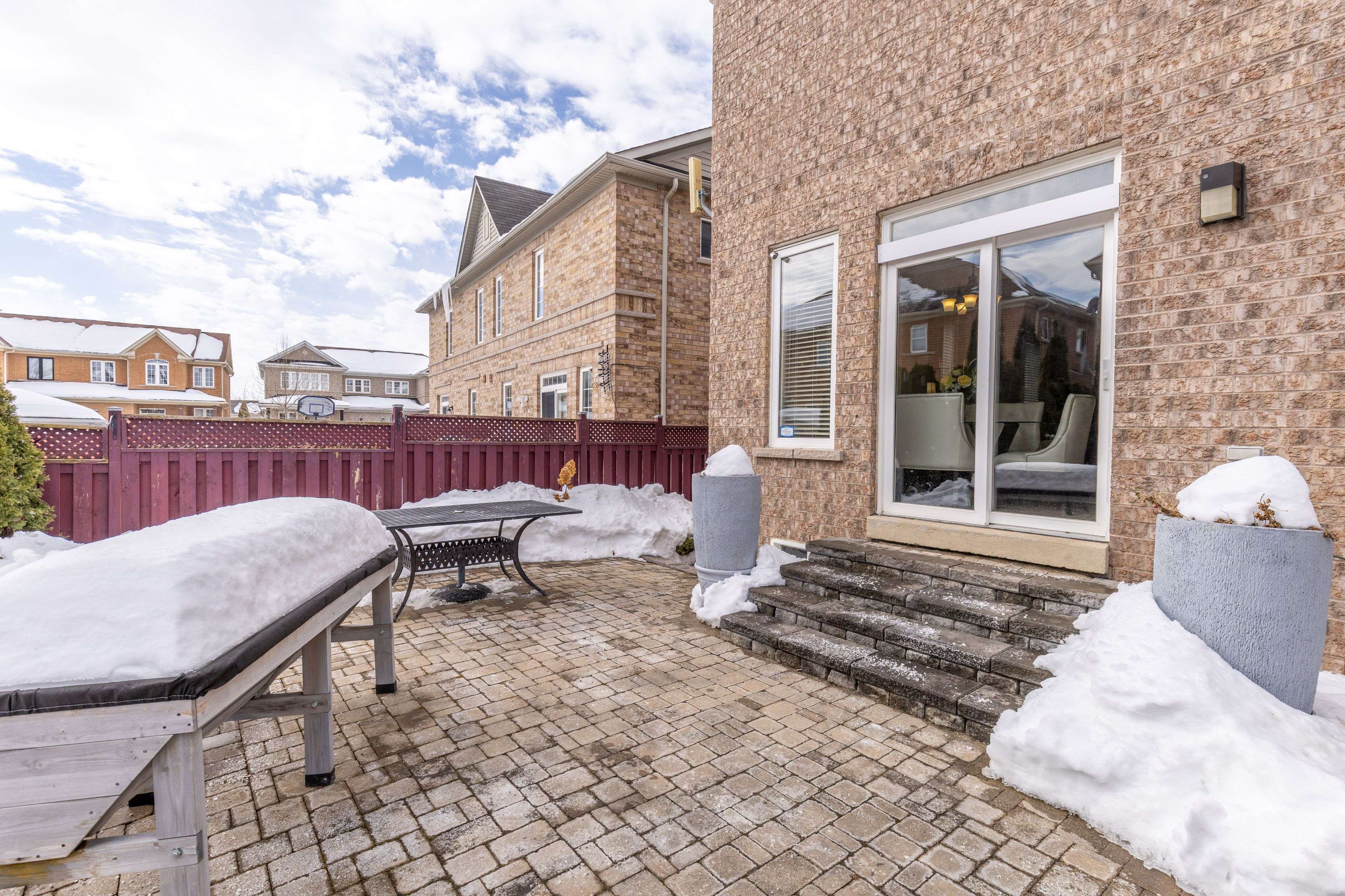 Brampton, ON L6Y 5N1,73 Pergola WAY