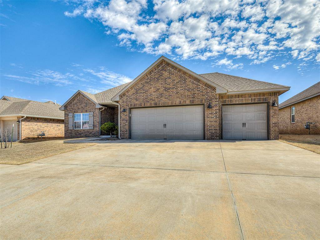 Yukon, OK 73099,10404 Lightning Creek Drive