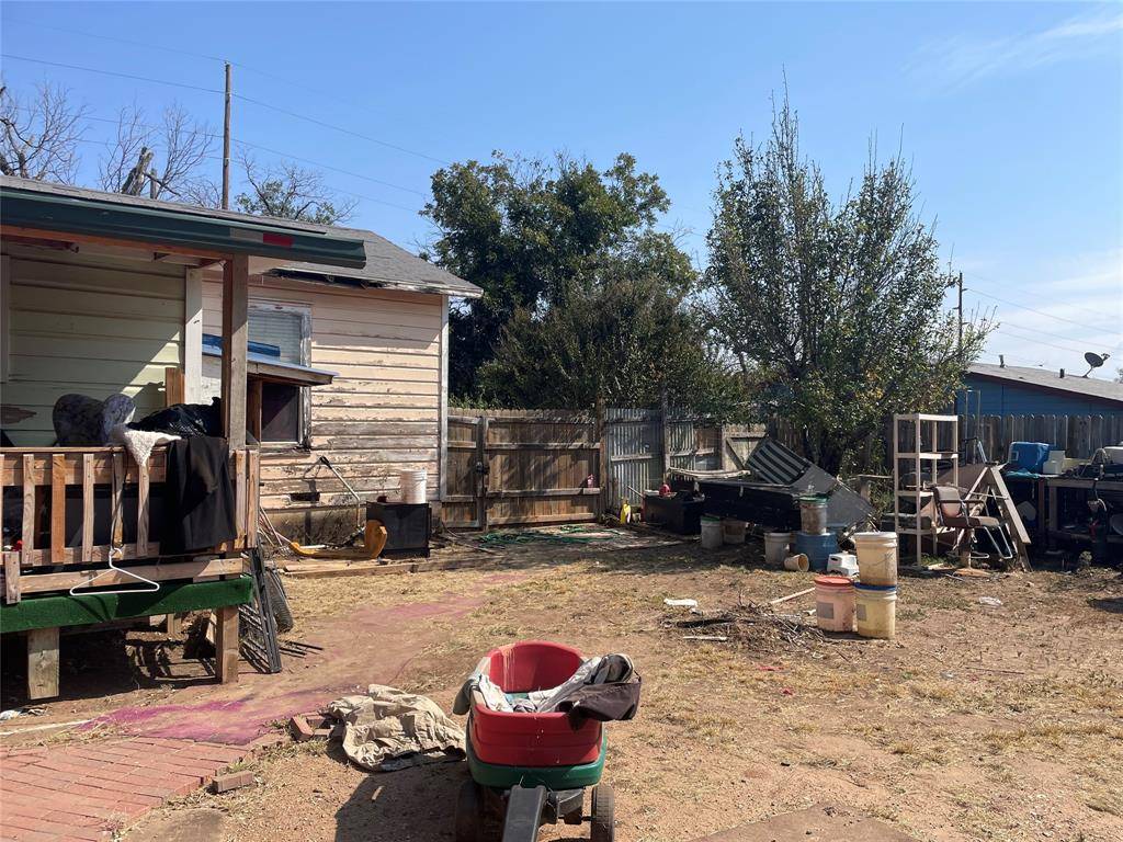 Brady, TX 76825,1703 N Davidson