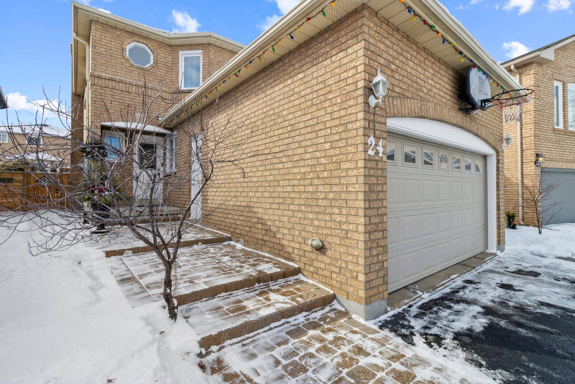 Vaughan, ON L4J 7S9,24 Venice CRES