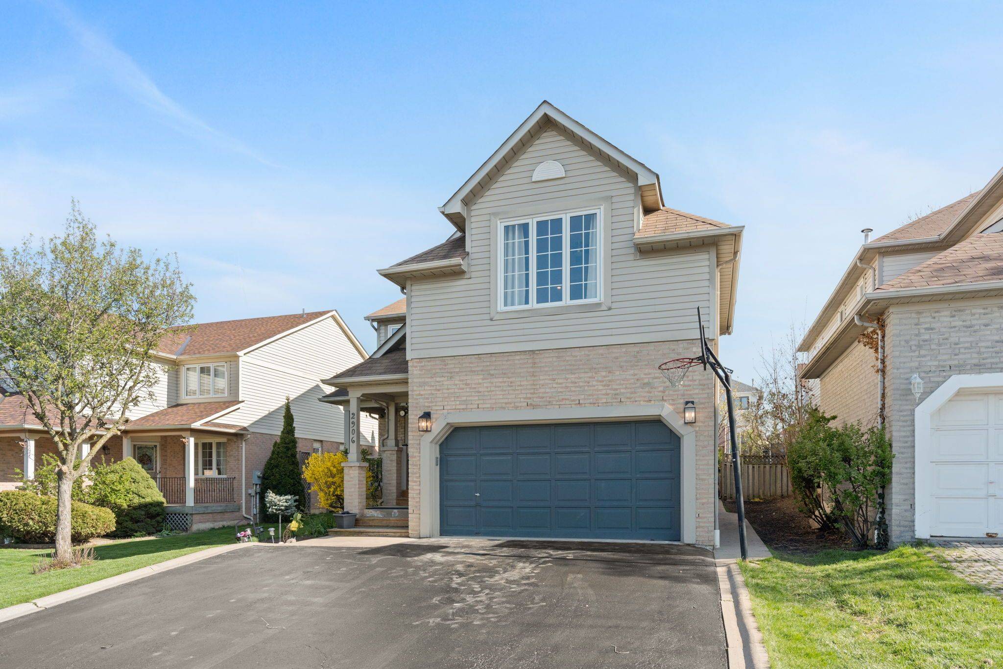 Mississauga, ON L5M 5S2,2906 Peacock DR