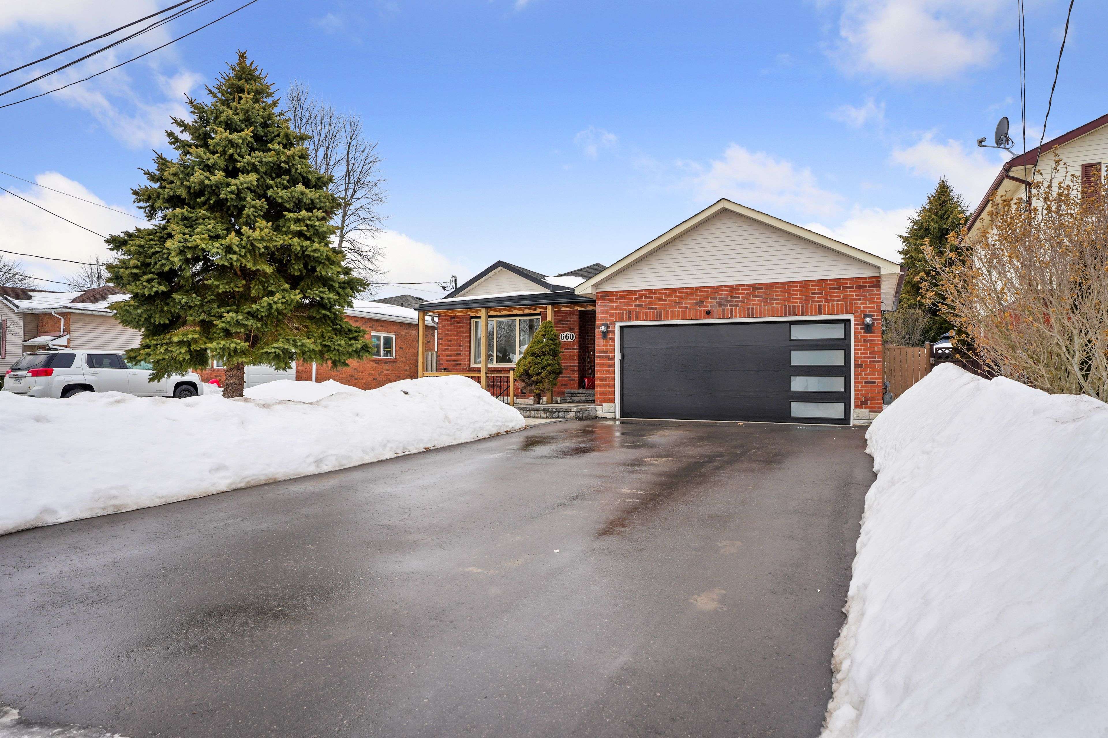 Cobourg, ON K9A 4X8,660 Mackechnie CRES #Lower Unit