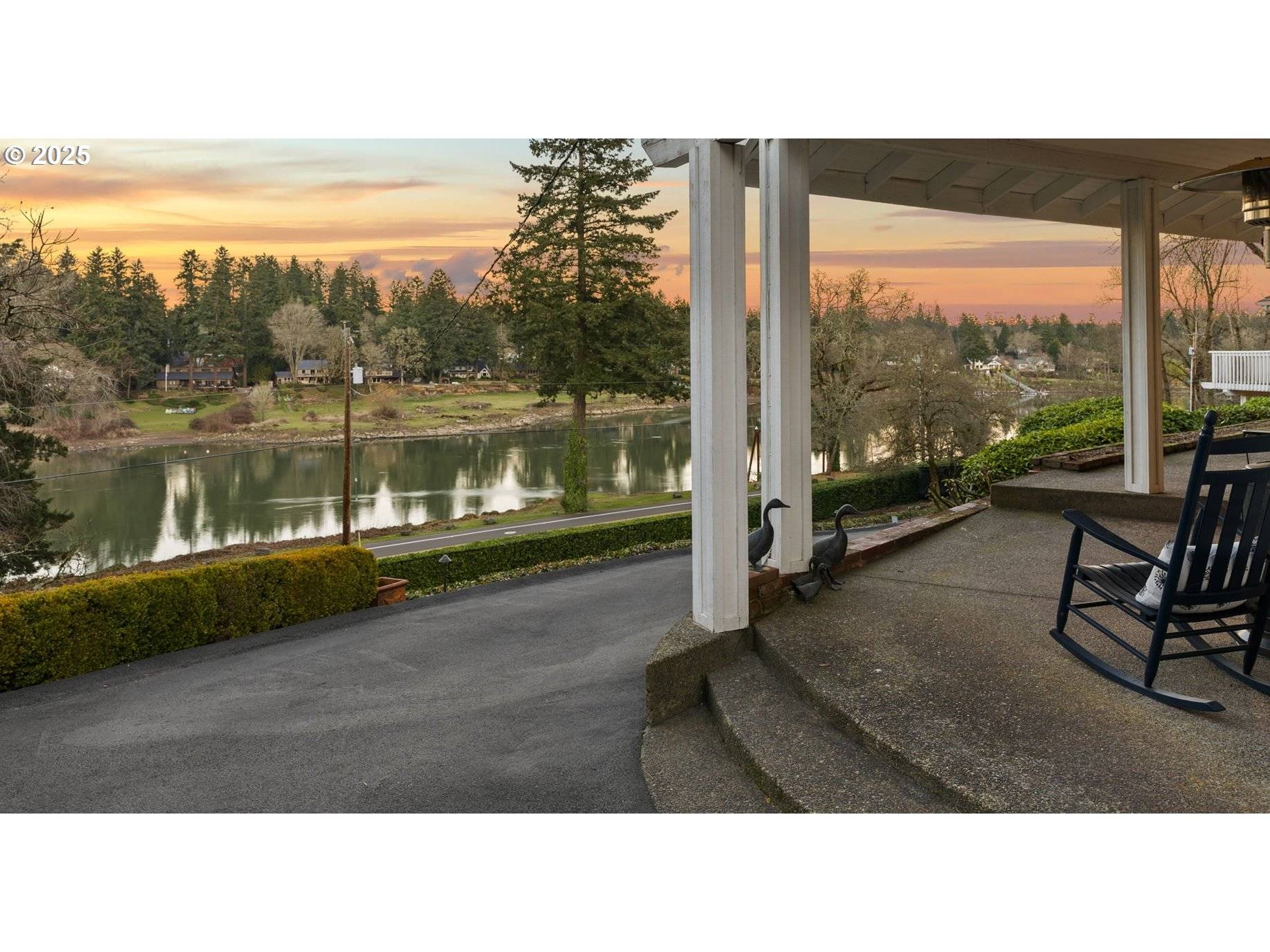 Lake Oswego, OR 97034,17075 OLD RIVER DR