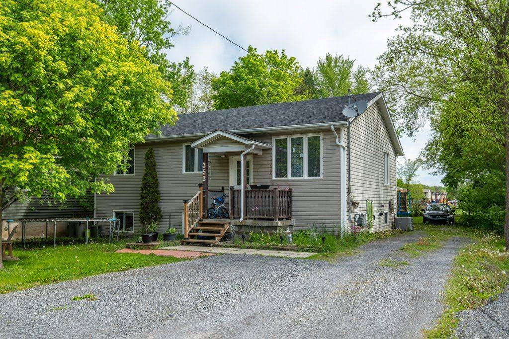 Gananoque, ON K7G 1V6,353 Charles ST N