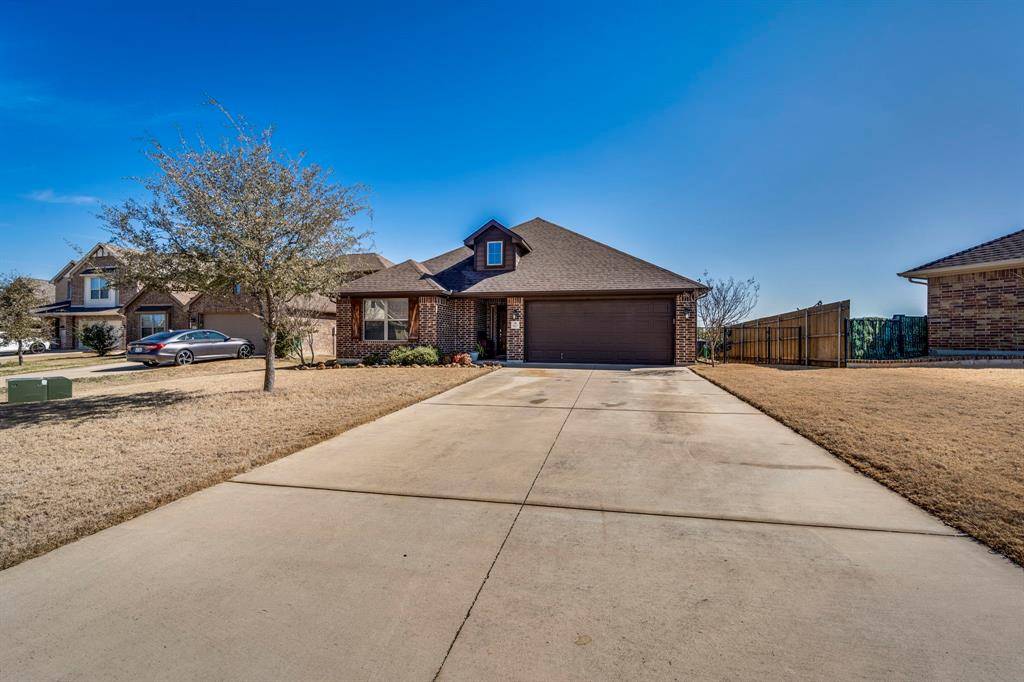 Burleson, TX 76028,913 Saint Andrews Drive