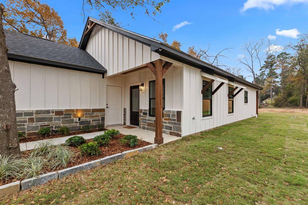 Berryville, TX 75763,23228 Peninsula Point