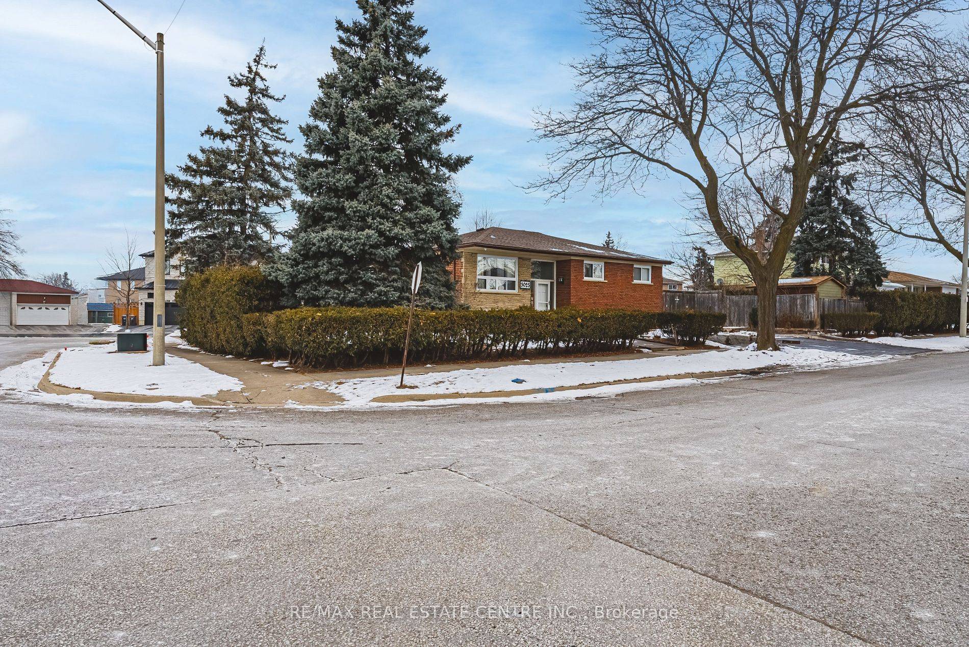 Mississauga, ON L4T 1Z6,3025 Ballad DR